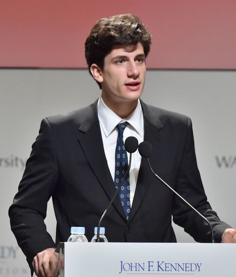 John F. Kennedy's Only Grandson Looks Exactly Like John John Tumblr, John Schlossberg, Jack Schlossberg, Jfk Jr, John John, Alexander Hamilton, Dress Indian, Celebrity Kids, American Presidents