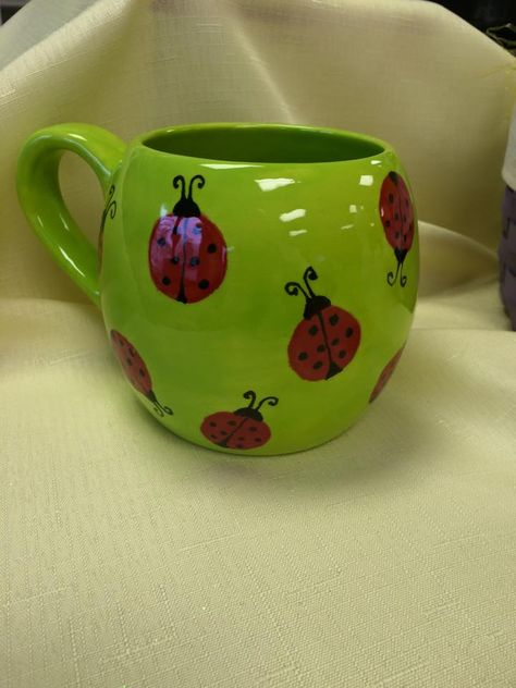 painted pottery dyi lady bug mug Ladybug Pottery Painting, Ladybug Pottery, Ceramic Cafe, Ceramic Projects, Pottery Jewelry, Painted Pottery, Clay Mugs, Ceramic Ideas, Ceramics Projects