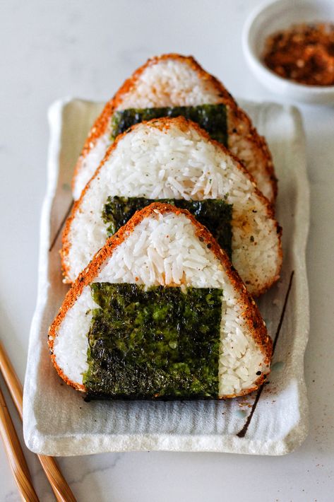 shichimi togarashi Essen, Tumblr, Tofu Tuna, Vegan Onigiri, Onigiri Filling, Tofu Fish, Japanese Onigiri, Onigiri Recipe, Kewpie Mayo