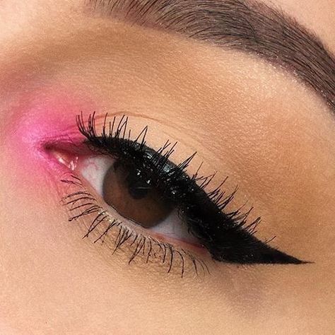 Makeup Runway, Pink Eye Makeup Looks, Make Up Gold, Going Out Makeup, Eyeshadow Tips, Glitter Rosa, Eye Makeup Looks, Pink Eye Makeup, Glitter Eye Makeup