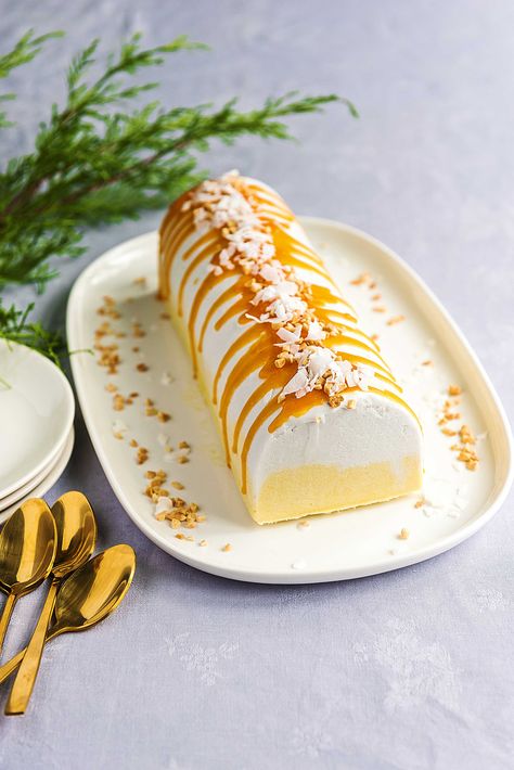 If you're looking for a plant-based dessert recipe that will also cool you down over Christmas in Australia, this refreshing tropical ice-cream is a must. Summer Christmas Desserts, Coconut Ice Cream Dessert, Frozen Lollipops, Mango Ice Cream Cake, Tropical Ice Cream, Ice Cream Christmas, Beautiful Ice Cream, Mango Coulis, Christmas Desert