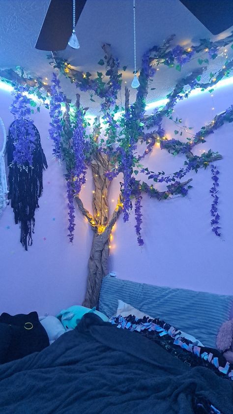 Fairycore Closet Room, Enchanted Garden Room Decor, Wisteria Tree Bedroom, Wisteria On Ceiling Bedroom, Fairy Inspired Decor, Forest Room Decor Ideas, Wisteria Room Decor Aesthetic, Vines And Wisteria Bedroom, Ceiling Corner Decor