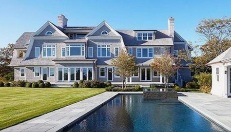 Hamptons Estate, Hamptons Houses, Southampton Ny, Hamptons Homes, Hampton Estates, Garage Addition, Sims Builds, Exterior Inspiration, Traditional Homes