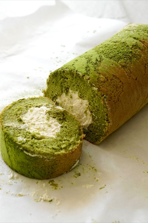 matcha gluten free swiss roll sponge cake fluffy Gluten Free Swiss Roll, Matcha Cake Roll, Matcha Swiss Roll, Tea Time Treats, Fluffy Sponge Cake, Sponge Cake Filling, Matcha Lover, Matcha Recipes, Matcha Dessert