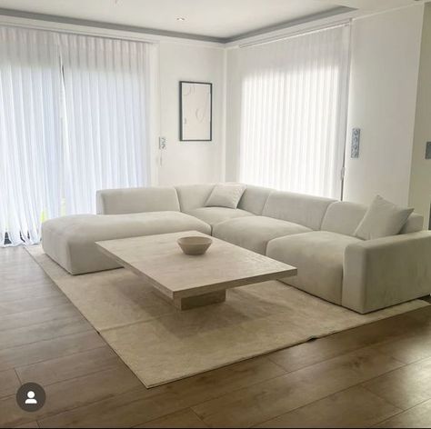 All White Living Room, Fluffy Couch, Dark Wood Flooring, Travertine Bathroom, Modern Apartment Living Room, Casa Clean, Dream Apartment Decor, Travertine Coffee Table, Apartment Living Room Design