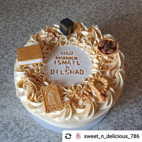 Posted @withregram • @sweet_n_delicious_786 Hajj Themed Vanilla Cake #joburgbaker #homemadewithlove❤️ #divine #latepost📷 #cakesofinstagram🎂🍰 #alhumdulillahforeverything❤️ Hajj Cake, Hajj Mabroor, Vanilla Cake, Sprinkles, Vanilla, Cake, On Instagram, Quick Saves, Instagram