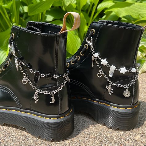 Fimo, Doc Marten Boot Charms, Doc Marten Charms Diy, Doc Marten Chain, Diy Boot Chains, Doc Martens Accessories, Doc Martens Decorated, Shoes With Chains, Boot Charms Docs