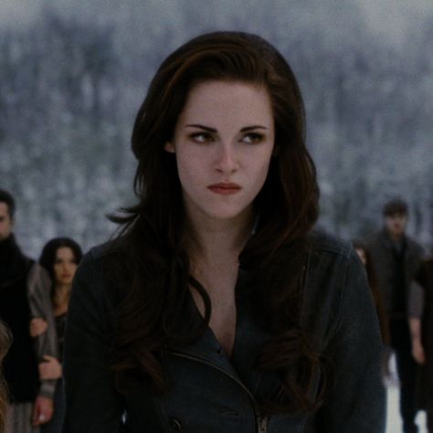 Bella Swan Aesthetic, Vampire Twilight, Twilight 2008, Dragon Chino, Twilight Memes, Bella Cullen, Twilight Pictures, Twilight Movie, Bella Swan