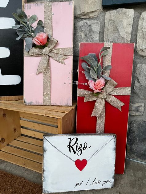 Valentines Day Farmhouse Decor, Valentines Yard Decor, Valentine’s Day Mantle, Valentine’s Day Signs, Valentines Front Porch Decor, Valentines Mantle Decor, Valentine Porch Decor, Farmhouse Valentines Day Decor, Valentine Mantle Decor