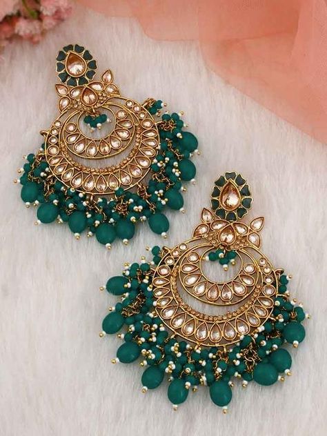 Green Earing Outfits, Ear Assessories, Green Indian Earrings, Green Earrings Indian, Ava Outfit, Pakistani Jewellery, Green Stone Necklace, Fancy Jewelry Necklace, Traditional Outfit