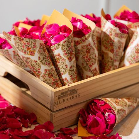 Flower Cones Wedding, Cricket Wedding, Seeds Of Love, Nikah Decor, Flower Cones, Indian Wedding Favors, Wedding Welcome Board, Edible Wedding Favors, Shower Rose