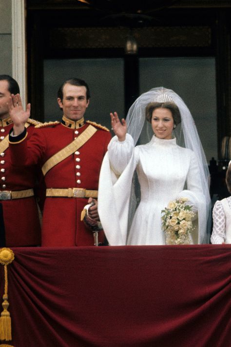 Princess Anne Wedding, Mark Phillips, Princess Line, Weddings By Color, Tudor Style, Sleeve Wedding Dress, Princess Anne, Royal Weddings, Wedding Dress Trends