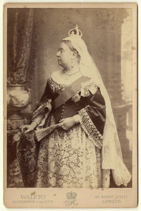 June 20th, Queen Victoria takes the throne and begins her reign of 63 years and 7 months, the longest serving in British royal history and the longest a female monarch has reigned world wide. 1837 Black Dress With White Lace, Queen Victoria Descendants, Filipino Clothing, Queen Victoria Prince Albert, Victoria Reign, Manchester Art, Queen E, Golden Jubilee, Royal Family England