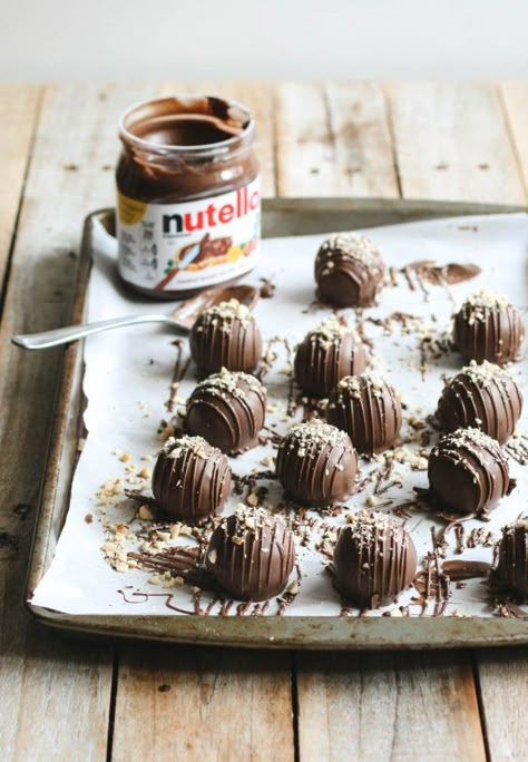 Nutella Crunch Cake Balls - Butterlust Bbq Dessert, Cake Ball, Nutella Spread, Crunch Cake, Slow Cooker Desserts, Nutella Recipes, Fudge Brownies, Cake Balls, Chocolate Truffles