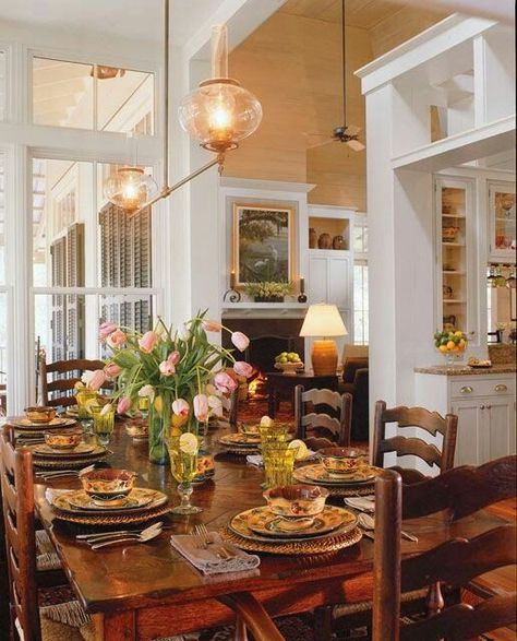 Love everything about these rooms Artsy Cottage, French Country Dining Room Table, French Country Dining Room Decor, Eating Nook, Mess Hall, Historical Concepts, French Country Decorating Kitchen, French Country Dining Room, Country Dining Rooms