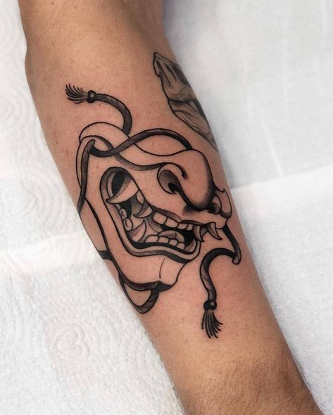 Half Oni Mask Tattoo Outline Idea Hannya Maske Tattoo, Hannya Maske, Samurai Mask Tattoo, Japanese Mask Tattoo, Oni Mask Tattoo, Oni Tattoo, Hannya Mask Tattoo, Oni Mask, Mask Tattoo