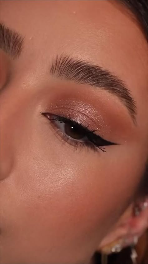 Shimmer Eye Makeup, Soft Eye Makeup, Prom Eye Makeup, Beginners Eye Makeup, Doll Eye Makeup, Eye Makeup Techniques, Makeup Tutorial Eyeliner, Dream Prom, Makeup Tutorial Eyeshadow