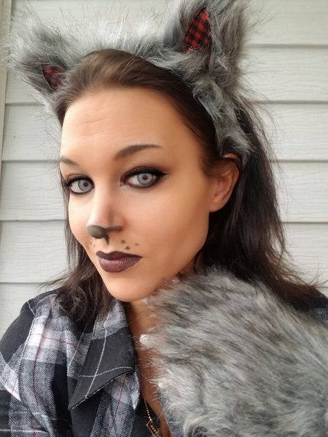 Wolf Costume Women Makeup, Diy Wolf Costume Women, Wolf Makeup Women Easy, Wolf Costume Makeup, Wolf Costume Women, Raccoon Makeup, Wolf Costume Diy, Werewolf Makeup, Wolf Halloween Costume