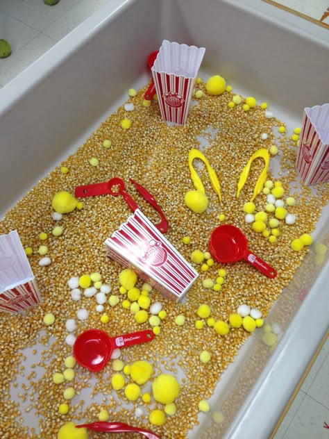 Popcorn Kernel Sensory Bin, Circus Sensory Bin Preschool, Movie Sensory Bin, Fun Sensory Table Ideas, Carnival Theme Sensory Bin, Circus Tuff Tray Ideas, Cotton Candy Sensory Bin, Sensory Carnival Activities, Circus Themed Sensory Bin