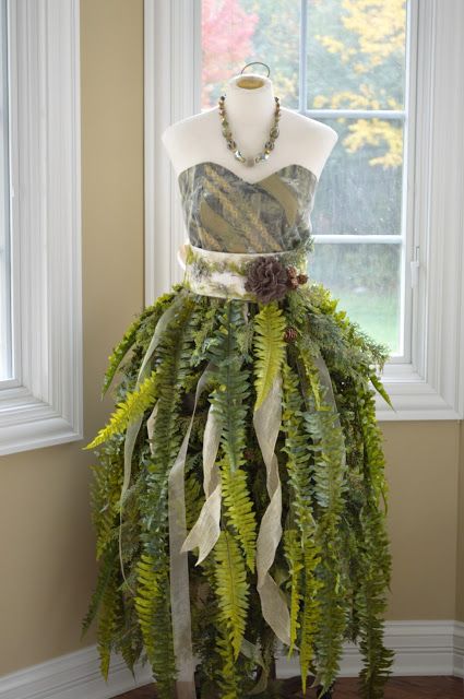 Manniquin Christmas Tree, Diy Mannequin, Woodland Fairy Costume, Mother Nature Costume, Fairy Diy, Dress Form Christmas Tree, Mannequin Christmas Tree, Christmas Tree Costume, Tree Costume