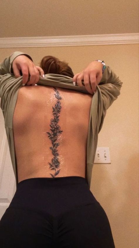 Floral Back Tattoos, Flower Spine Tattoos, Spine Tattoo Ideas, Basic Tattoos, Band Tattoos, Hidden Tattoos, Tattoos For Women Flowers, Petite Tattoos, Spine Tattoos For Women