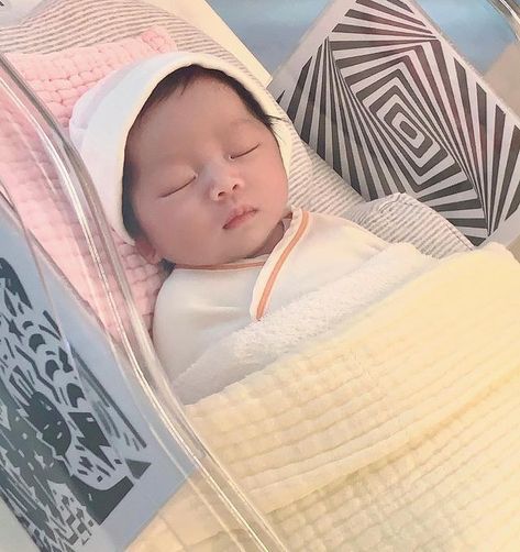 Korean Newborn, Pregnancy Belly Photos, Korean Baby, Baby Tumblr, Cute Babies Photography, Ulzzang Kids, Cute Asian Babies, Jung So Min