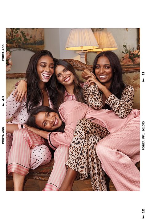 Pajama Photoshoot, Pajama Party Outfit Ideas, Pajama Party Outfit, Classy Bachelorette Party, Bridesmaid Photoshoot, Pj Party, Party Photoshoot, Winnie Harlow, Campaign Fashion