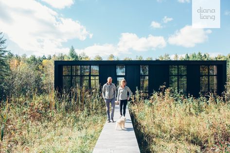 Kelly, Christen, and their dog Lucy seen standing in front of their home in summer. Cabin Kit Homes, Green House Design, Prefab Houses, Prefab Buildings, Prefab Cabins, Small Cottages, Inspiration Images, Nature Museum, Inspiring Interiors