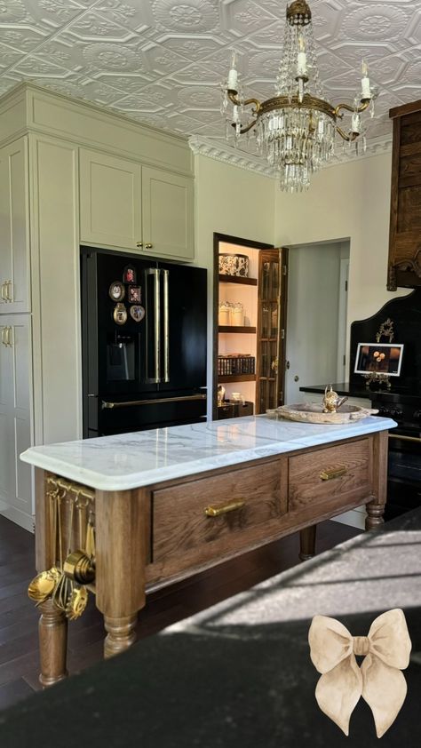 Erika Lauren (@peonyandhoney) • Instagram photos and videos Brass Hardware Kitchen, Bifold Pantry, Dairy Table, Bridgerton Love, Modern Victorian Kitchen, Modern Victorian Interiors, Modern Vintage Kitchen, Kitchen Cabinets Countertops, Countertops Marble