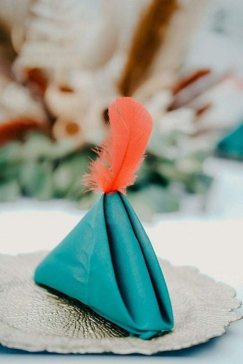 Peter Pan Decor, Peter Pan Wedding, Peter Pan Theme, Peter Pan Hat, Neverland Party, Peter Pan Birthday, Peter Pan Neverland, Terra Do Nunca, Peter Pan Tinkerbell