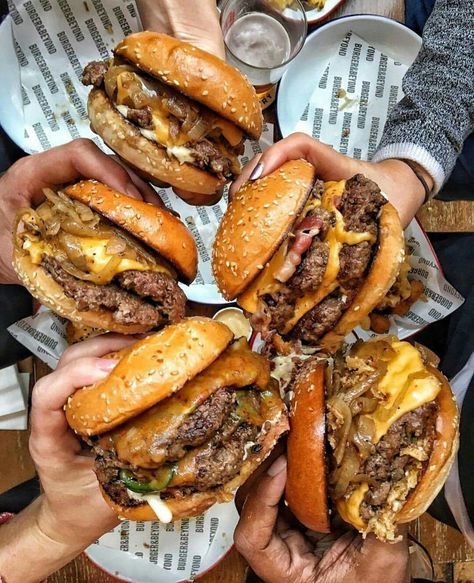 pinterest | kacysing Gourmet Burger, Gourmet Burgers, God Mat, Think Food, Food Goals, Food Platters, Food Obsession, Pretty Food, Food Cravings