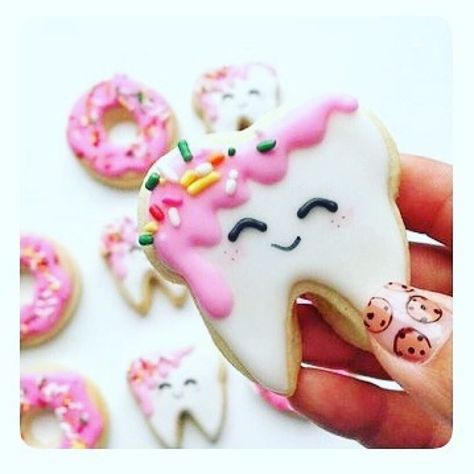 Have a sweet weekend Tag your friends. --- -- #dentistry #odonto #dentist #dentista #dental #dentistrylife #dentalassistant #teeth #dentalsurgery #odontolove #enamel #hygiene #dentalschool #dentalhygienist #odontologia #dentes #instadentist #dentalhumor #dentalgram #healthyteeth #instateeth #dentalnurse #dentalphotogaphy #teethfaq for repost #baking #instafollow #follow4follow #followme Tooth Cookies, Pretty Cookies, Creative Cookies, Cookie Inspiration, Valentine Cookies, Iced Cookies, Cut Out Cookies, Cute Cookies, Cookie Art