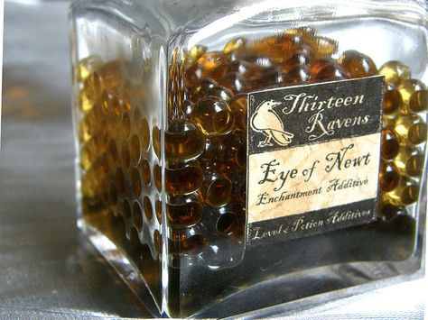 Eye of Newt by deadspider, via Flickr Technoblade Cosplay, Harry Potter Diy Decorations, Eye Of Newt, Lizard Eye, Witch Eyes, Witches Kitchen, Halloween Potion, Halloween Potion Bottles, Witch Potion