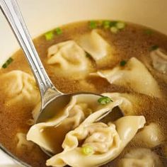 Homemade Wonton Soup Wonton Soup Easy, Wor Wonton Soup, Homemade Wonton Soup, How To Make Wontons, Wonton Soup Recipe, Asian Soup Recipes, 30 Min Meals, Wonton Recipes, Spend With Pennies