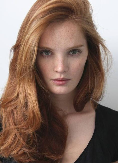 Alexina Graham, Red Freckles, Hair Color Unique, Red Hair Woman, Ginger Girls, Redhead Beauty, Redhead Girl, Outfit Trends, Strawberry Blonde