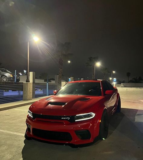 Red Dodge Charger Aesthetic, Red Eye Hellcat, Doge Cars, Doge Car, Doge Challenger, Hellcat Srt, Car Aesthetics, Cars Drawing, Dodge Charger Hellcat