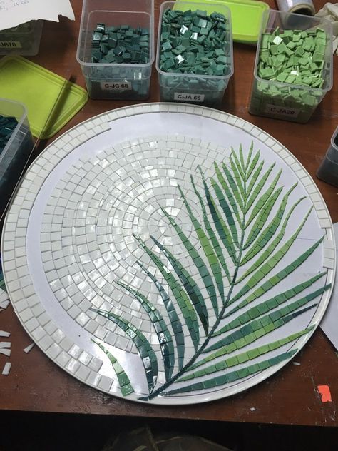 Mosaic Furniture, Mosaic Art Diy, Mosaic Garden Art, Mosaic Art Projects, Mosaic Stained, Mosaic Tile Art, Glass Mosaic Art, Mosaic Flowers, Mosaic Artwork