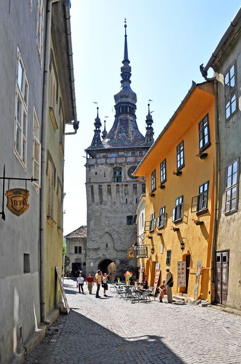 Sighisoara Romania, Visit Romania, Peisaj Urban, Watercolor City, Watercolor Architecture, European City, Architecture Drawing Art, Brick Road, 수채화 그림