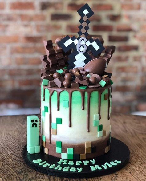 Minecraft Dort, Cupcakes Pastel, Pastel Minecraft, Minecraft Cake Designs, Diy Minecraft Birthday Party, Minecraft Cupcakes, Minecraft Birthday Cake, 7th Birthday Cakes, 10 Birthday Cake