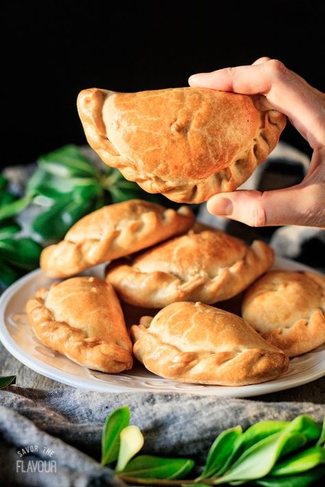 Argentinian-Style Baked Chicken Empanadas: this easy recipe for baked chicken empanadas will show you how to make savory hand pies that the whole family will love. Your kids will enjoy this delicious South American comfort food at lunch or dinner. | www.savortheflavour.com #savortheflavour #empanadas #argentina #chicken #handpies Tarts Photography, Empanadas Pumpkin, Baked Chicken Empanadas, Recipe For Baked Chicken, Savory Hand Pies, Pies Chocolate, Hand Pies Savory, Chicken Empanadas, Chocolate Tarts