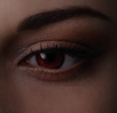 Bella's eye as a vampire Vampire Eye Color, In Love With A Vampire Aesthetic, Dark Red Eyes Aesthetic, Teen Vampire Aesthetic, Vampire Eyes Aesthetic, Red Eye Aesthetic, Vampire Red Eyes, Red Eyes Female, Red Eyes Aesthetic