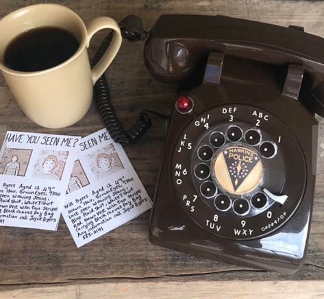 StrangerThings - Hawkins Police Phone by relicandrarity.etsy.com Crooked Cop Aesthetic, Dewey Riley Aesthetic, Jim Hopper Aesthetic, Adam Core, Hopper Aesthetic, Dewey Riley, Files Aesthetic, Henry Emily, Hopper Stranger Things