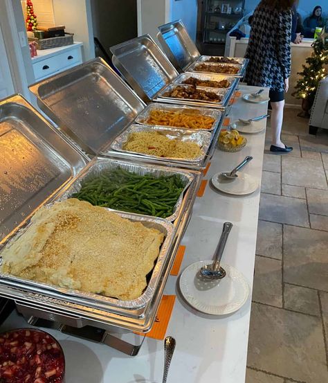 Tips for setting up chafing dishes this Thanksgiving. Chafing Dish Buffet Set Up, Thanksgiving Buffet Setup Ideas Party, Buffet Warmer Ideas, Thanksgiving Food Buffet Setup, Chaffing Dishes Buffet Food, Sterno Buffet Set Up, Thanksgiving Food Set Up Ideas, Dinner Buffet Table Ideas Decor, Chafing Dishes Buffet