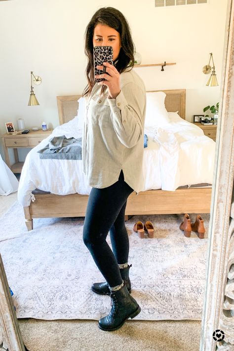 Black Ankle Boots Outfit Casual, Black Leggings And Boots Outfit, Leggings With Combat Boots, Combat Boots With Leggings, Ankle Boots Outfit Casual, Combat Boots And Leggings, Leggings With Socks, Lazy Sunday Outfit, Black Ankle Boots Outfit