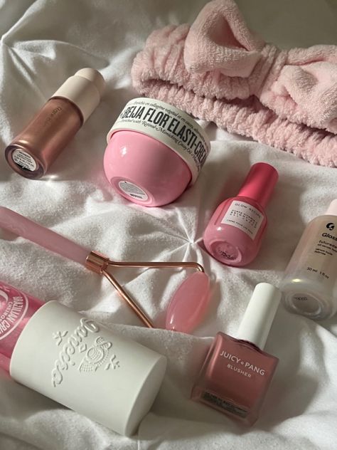 pink skincare sol de janerio glow recipe glossier Asthetic Rosa, Icons Rosas, Pink Essentials, Bjd Makeup, Makeup Asthetic, Aesthetic Cosmetics, Pink Era, Pink Skincare, Birthday Presents For Friends