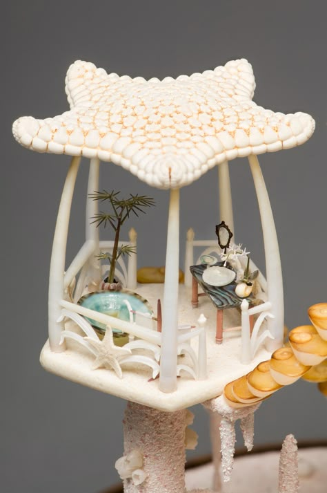 Miniature Mermaid, Art Coquillage, Palm Plant, Miniature Houses, Seashell Crafts, Miniature House, Shell Art, Shell Crafts, Fairy Houses