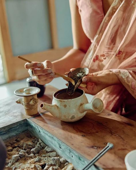 Zen Aesthetic, Zen Tea, Graceful Movement, Japanese Lifestyle, Japanese Zen, Zen Buddhism, Tea Culture, Japanese Tea Ceremony, Tea Rituals