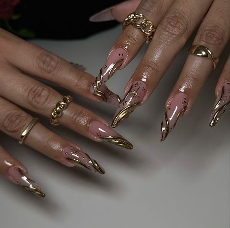 Gold Stiletto Nails, Fall Nail Art Ideas, Long Almond Nails, Long Stiletto Nails, Fall Nail Art Designs, Leaf Patterns, Stiletto Nails Designs, Fall Nail Art, Luxury Nails