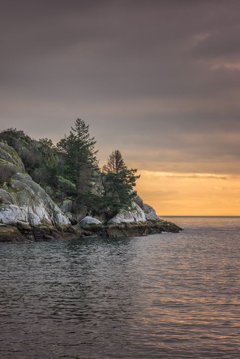 Whytecliff Park (Whyte Islet) on pictures. Free images for your blog from beautiful touristic spot in West Vancouver. Whytecliff Park is a must-visit spot when traveling to Vancouver for outdoor lovers. #whytecliffpark #canada #westvancouver #landscape #photography