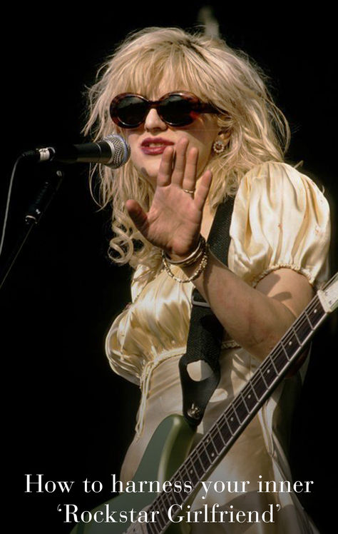 Courtney Love 90s, Rockstar Girlfriend Aesthetic, Kurt Cobain Photos, Courtney Love Hole, Girlfriend Aesthetic, 90s Punk, Ayesha Erotica, Angry Girl, Rockstar Girlfriend